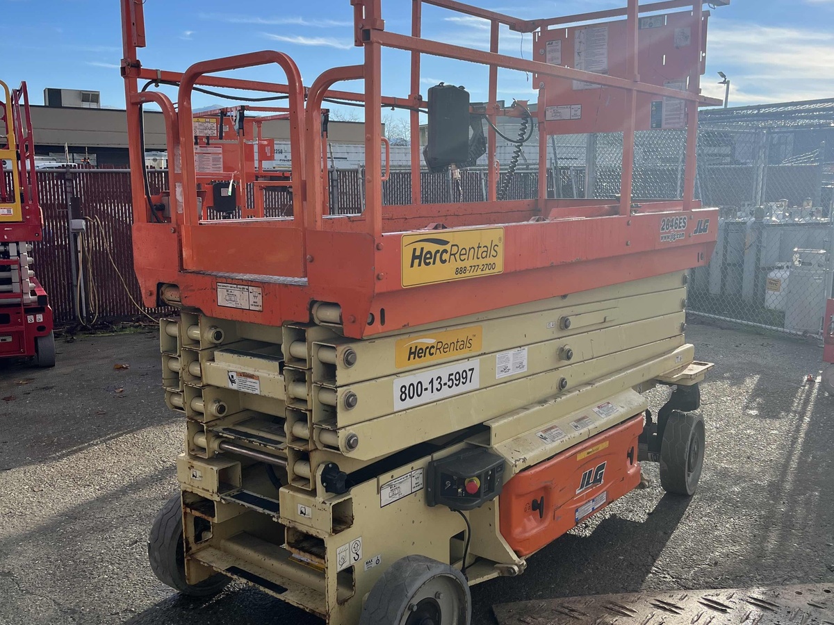 2017 JLG 2646ES