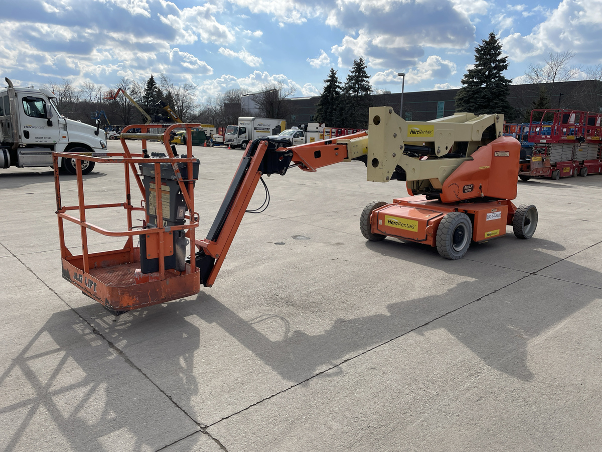 2017 JLG E400AJPN-3