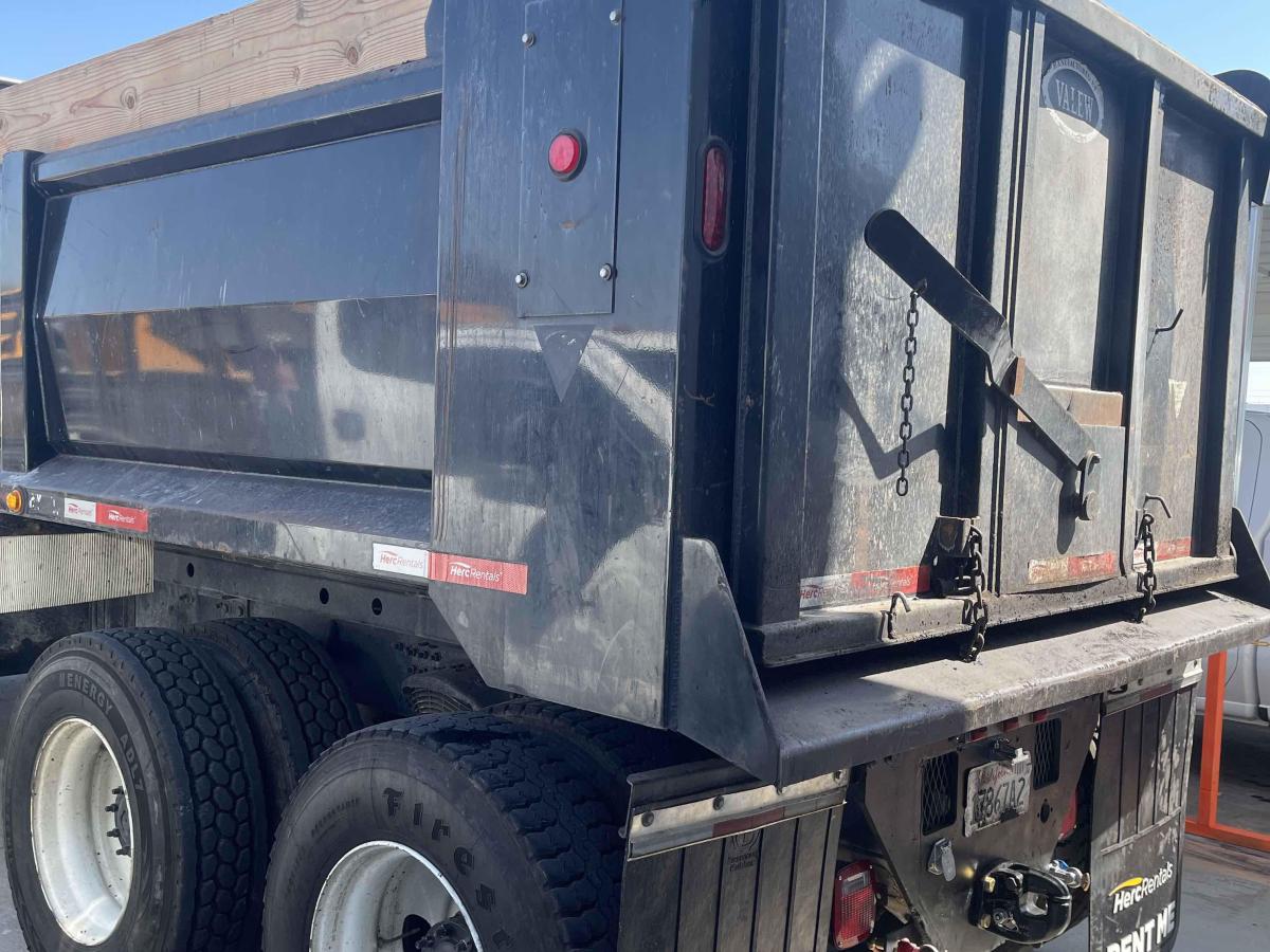 2016 Freightliner M2106-10