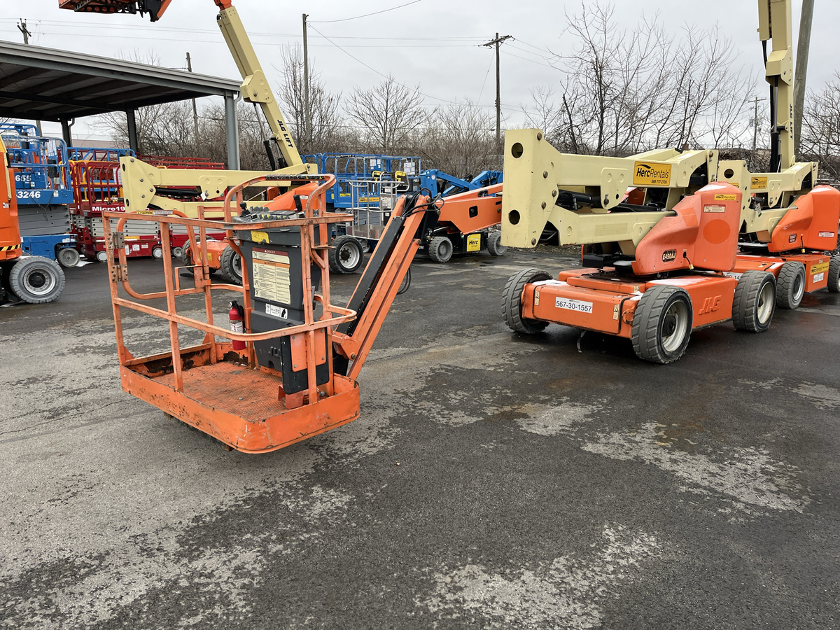 2013 JLG E450AJ