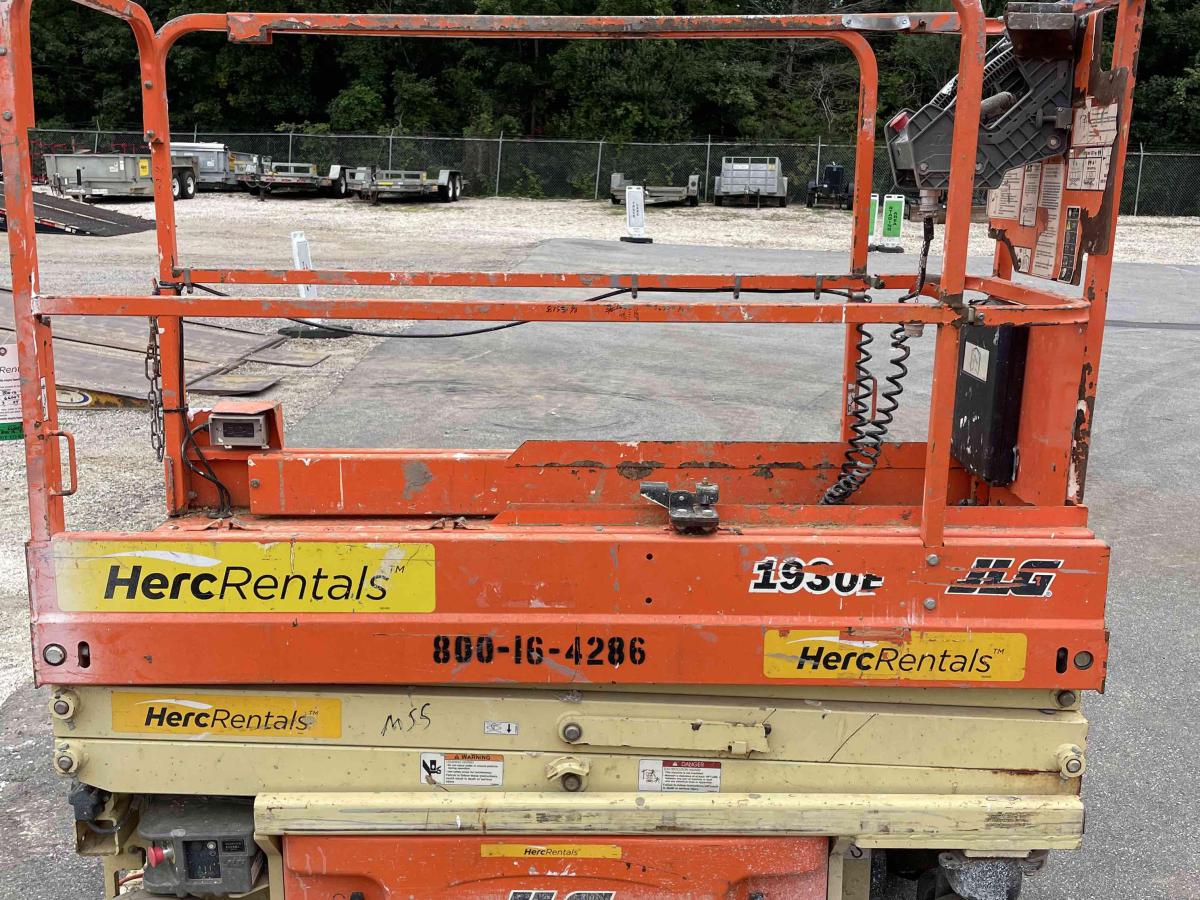2017 JLG 1930ES