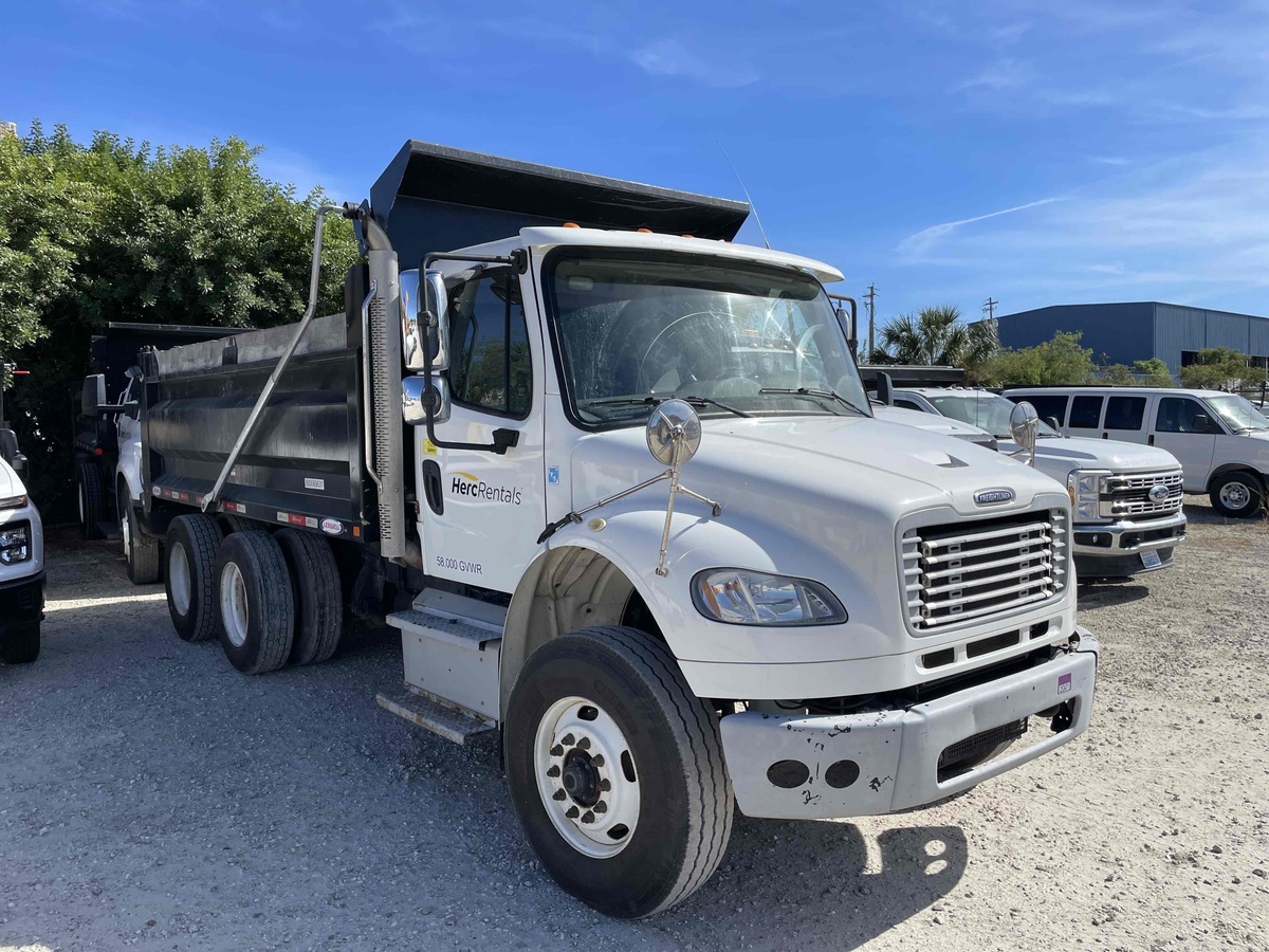 2016 Freightliner M2106