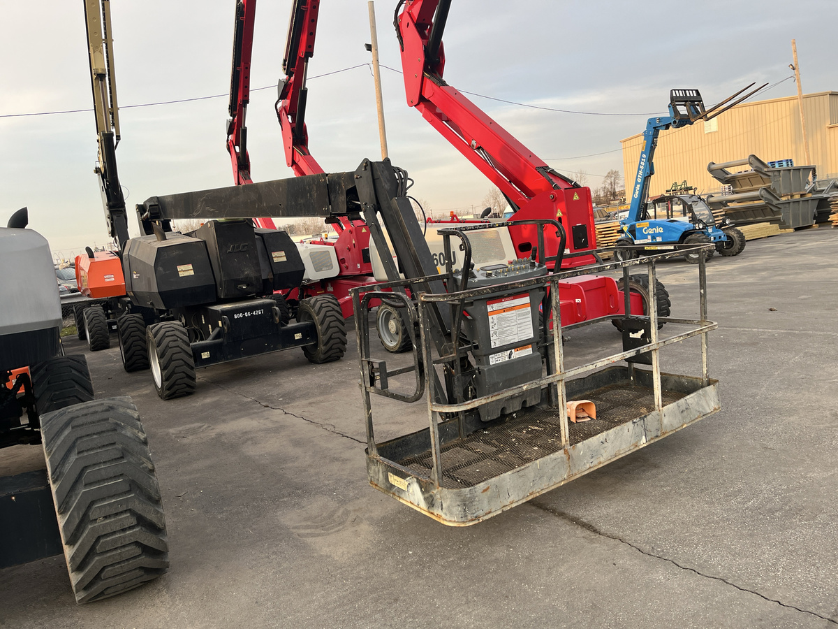 2015 JLG 800AJ-7