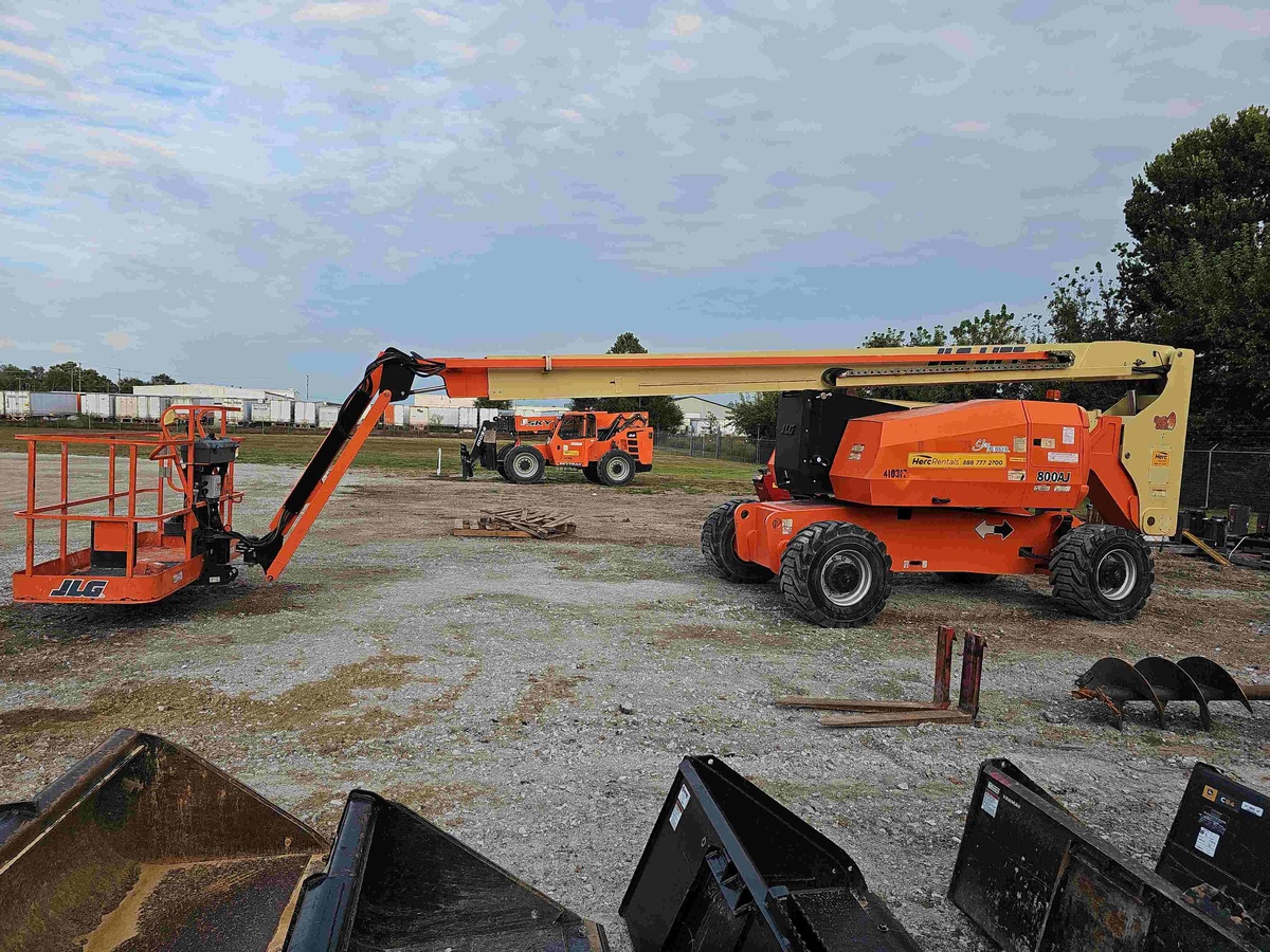 2011 JLG 800AJ-3