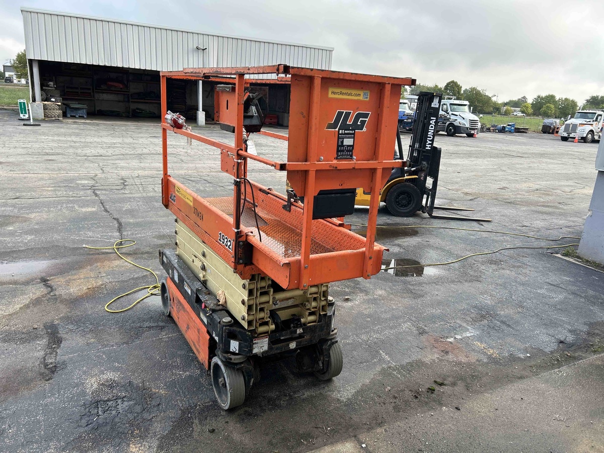 2017 JLG 1932R-5