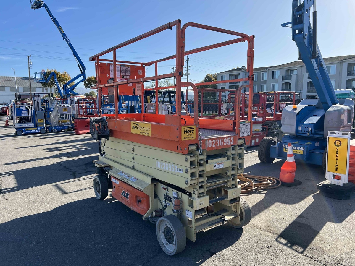 2018 JLG 3246ES-7