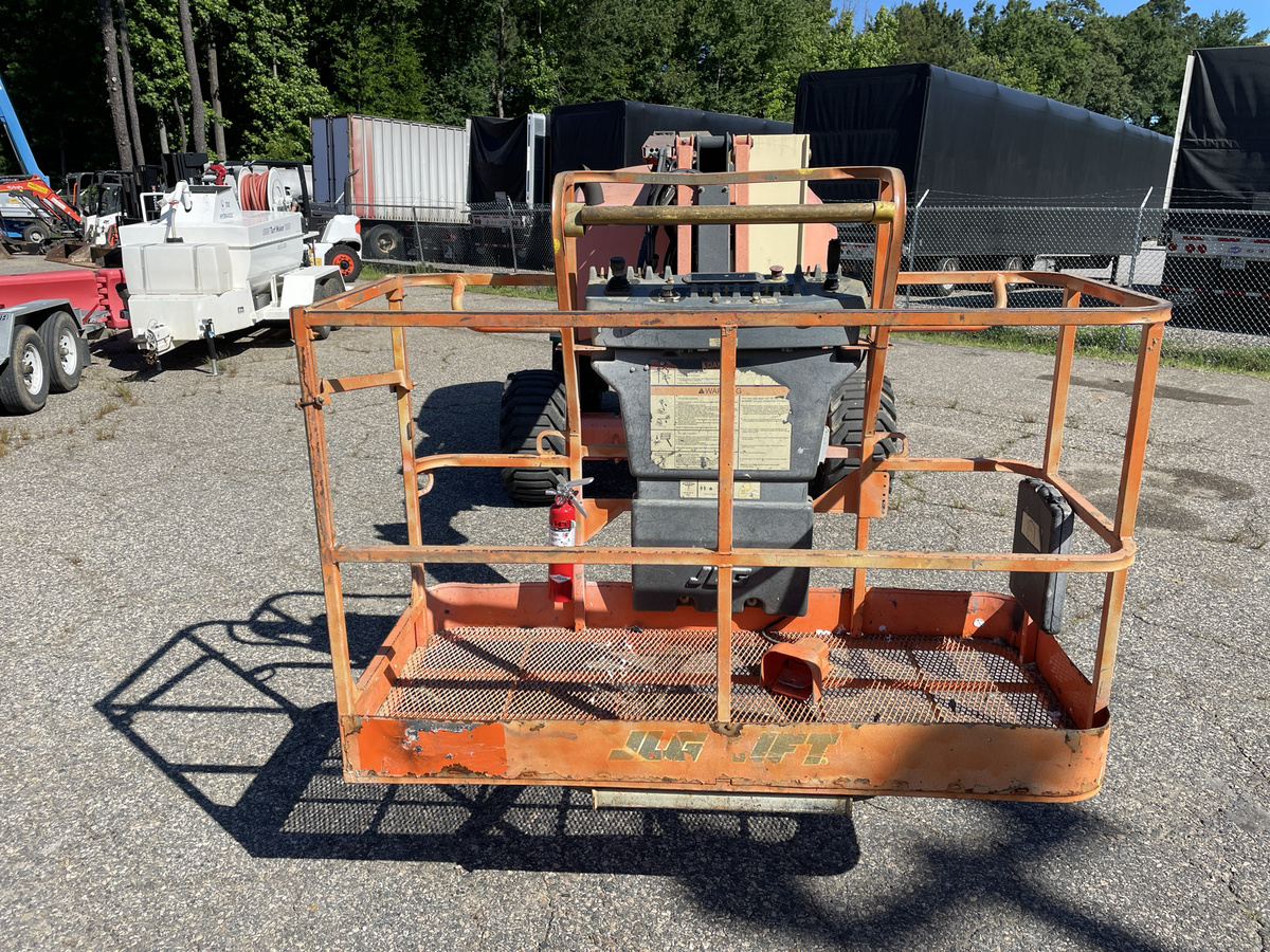 2017 JLG 450AJ-3