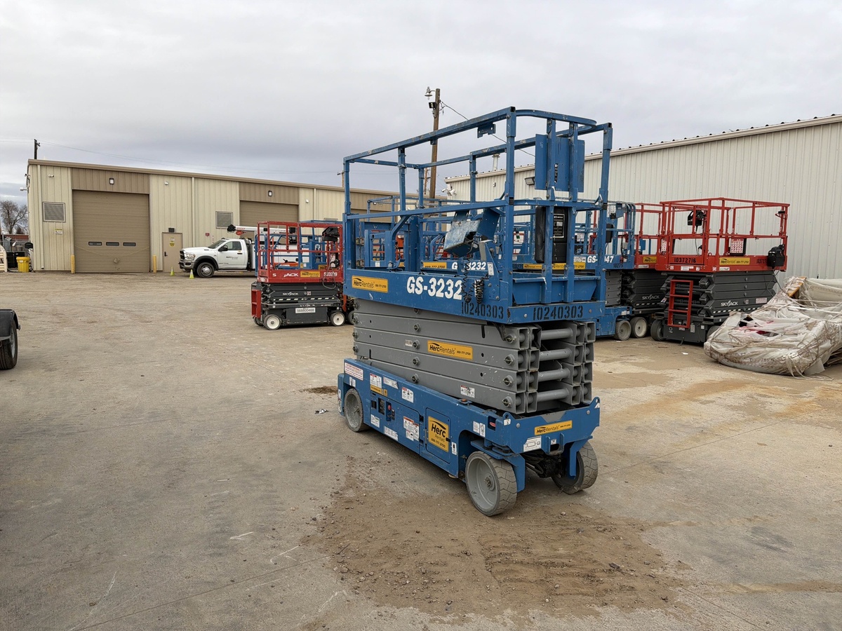 2018 Genie GS-3232