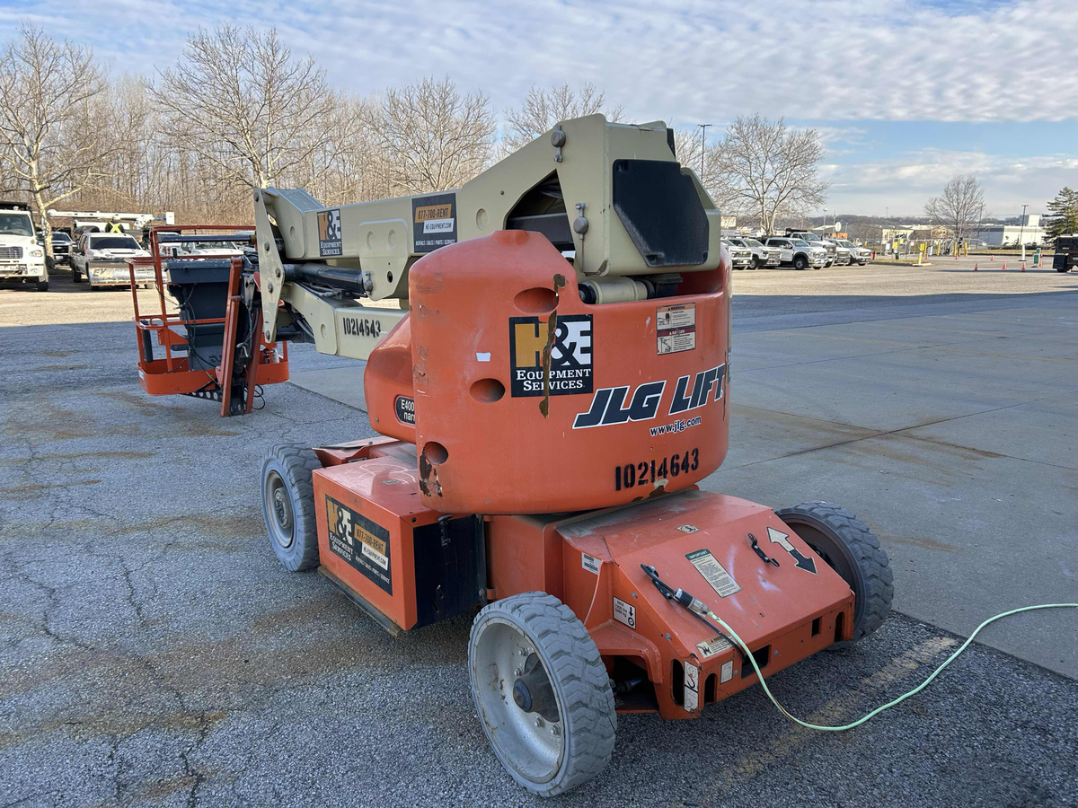 2017 JLG E400AJPN-4