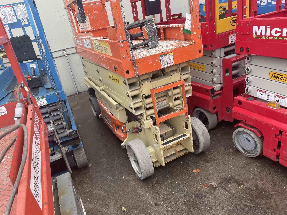 2017 JLG 2632ES
