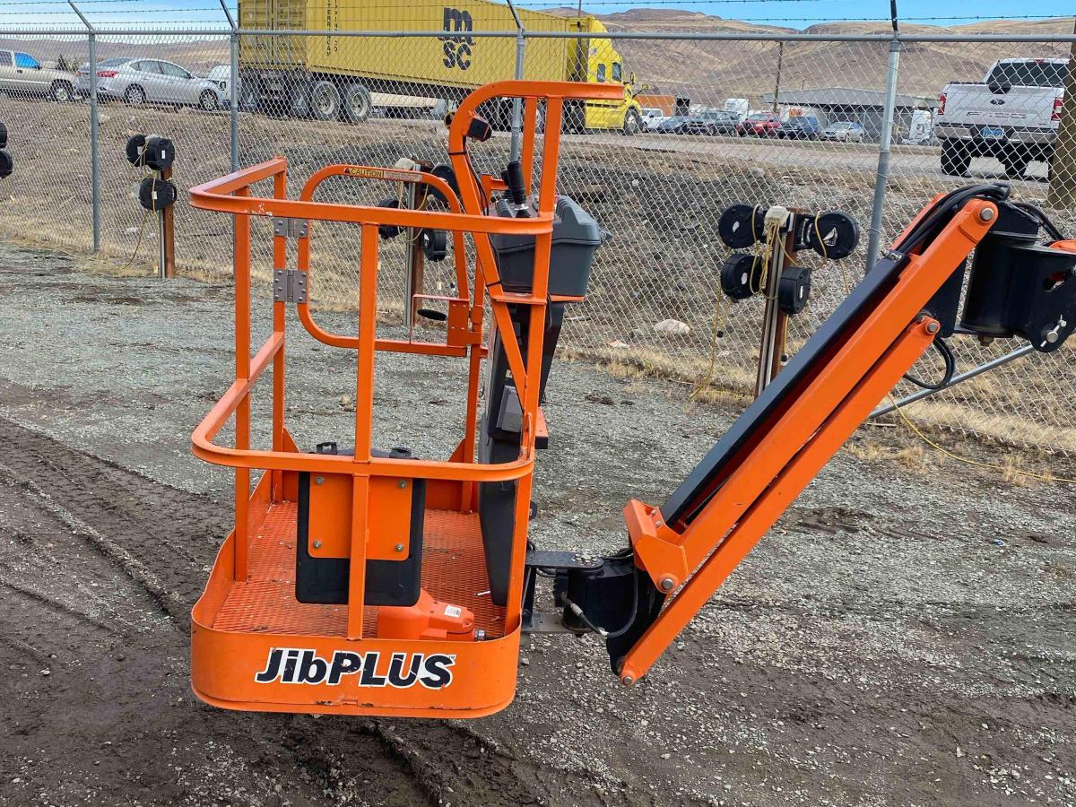 2017 JLG E300AJP