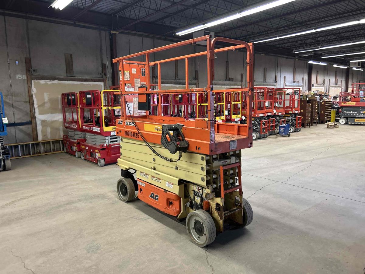 2017 JLG 2632ES-4