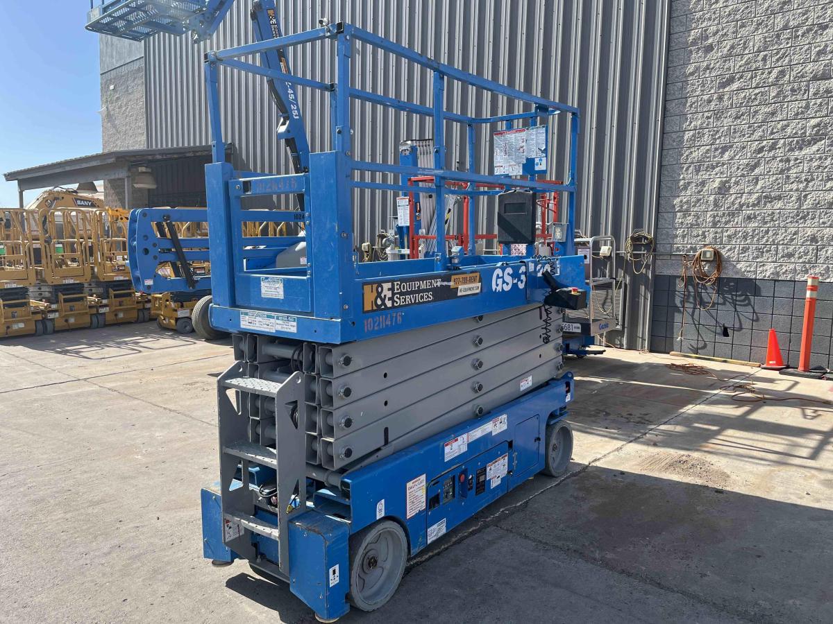 2017 Genie GS-3232