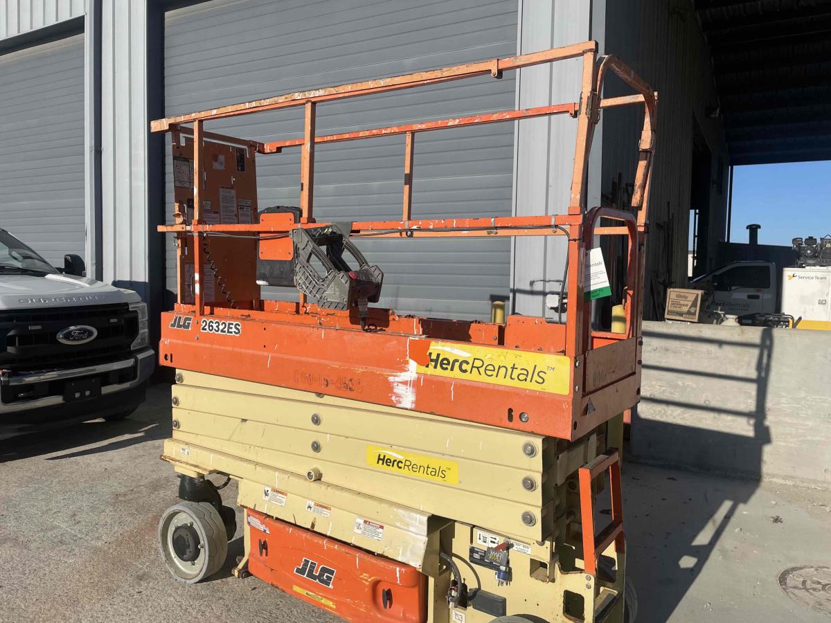 2017 JLG 2632ES