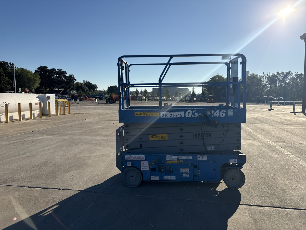 2017 Genie GS-3246-5