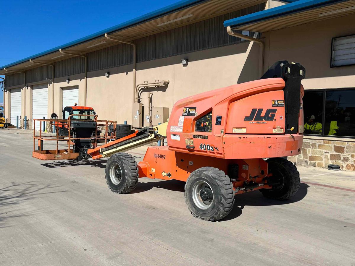 2016 JLG 400S-4