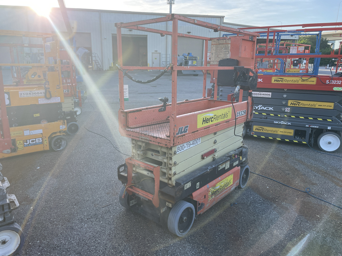 2018 JLG 1932R-3