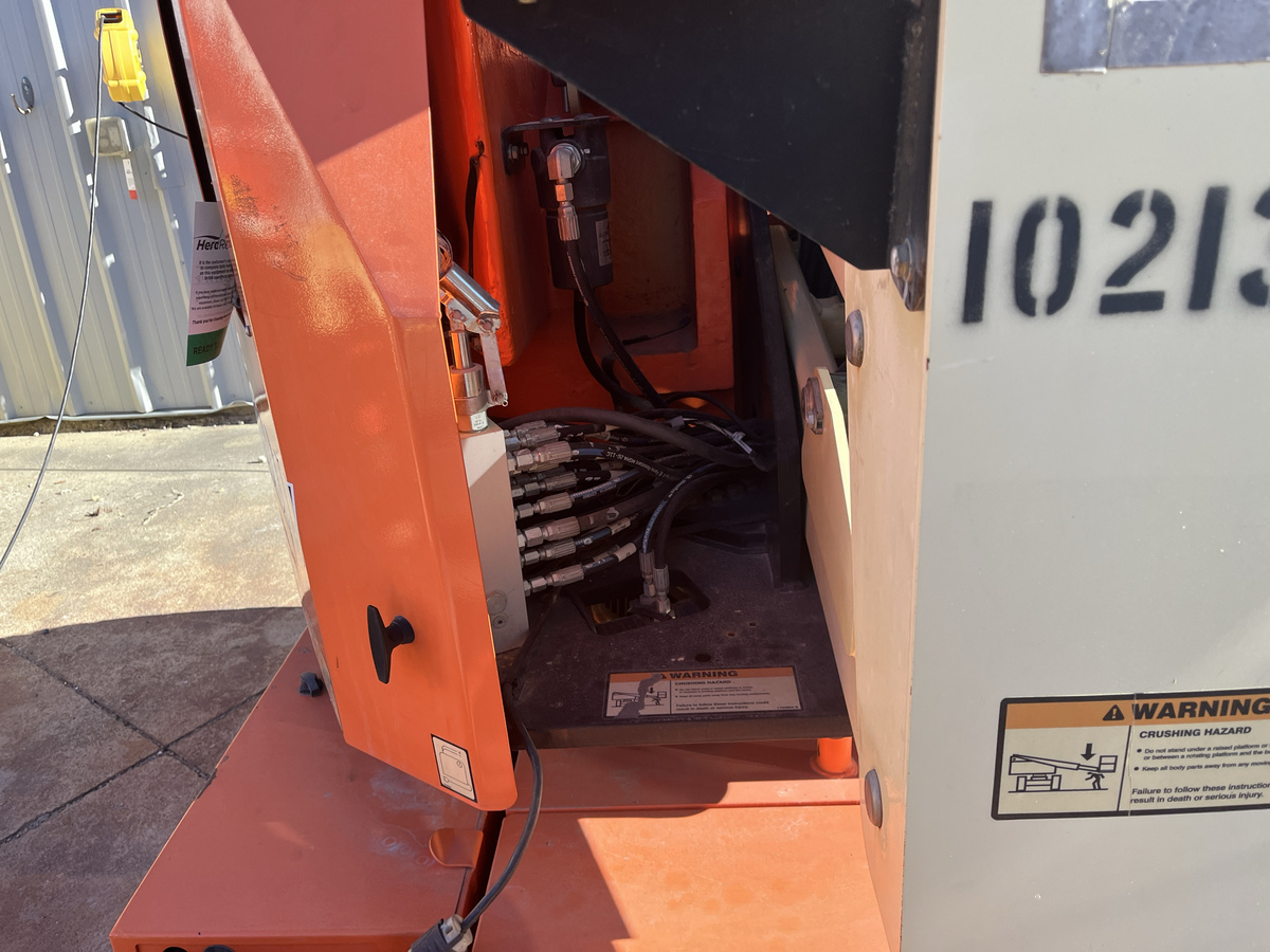 2017 JLG E300AJ-12
