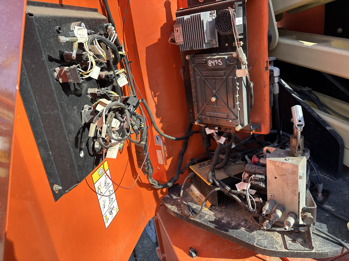 2017 JLG E300AJP-8