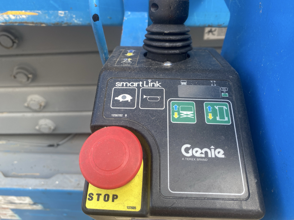 2016 Genie GS-3246-8