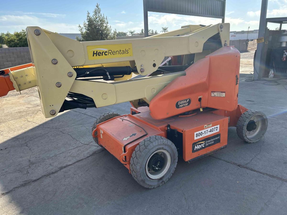 2017 JLG E400AJPN