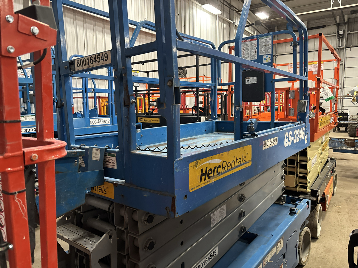 2017 Genie GS-3246