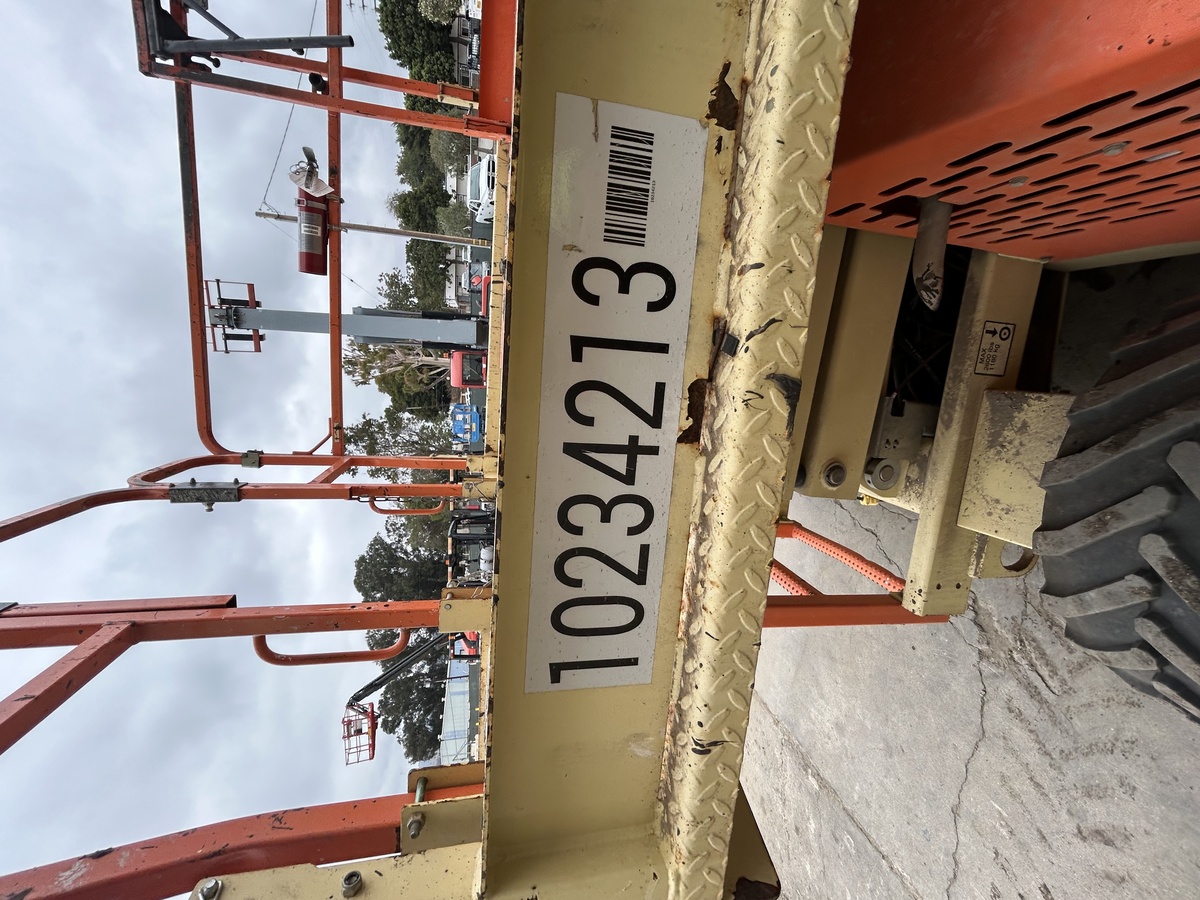 2017 JLG 260MRT-1