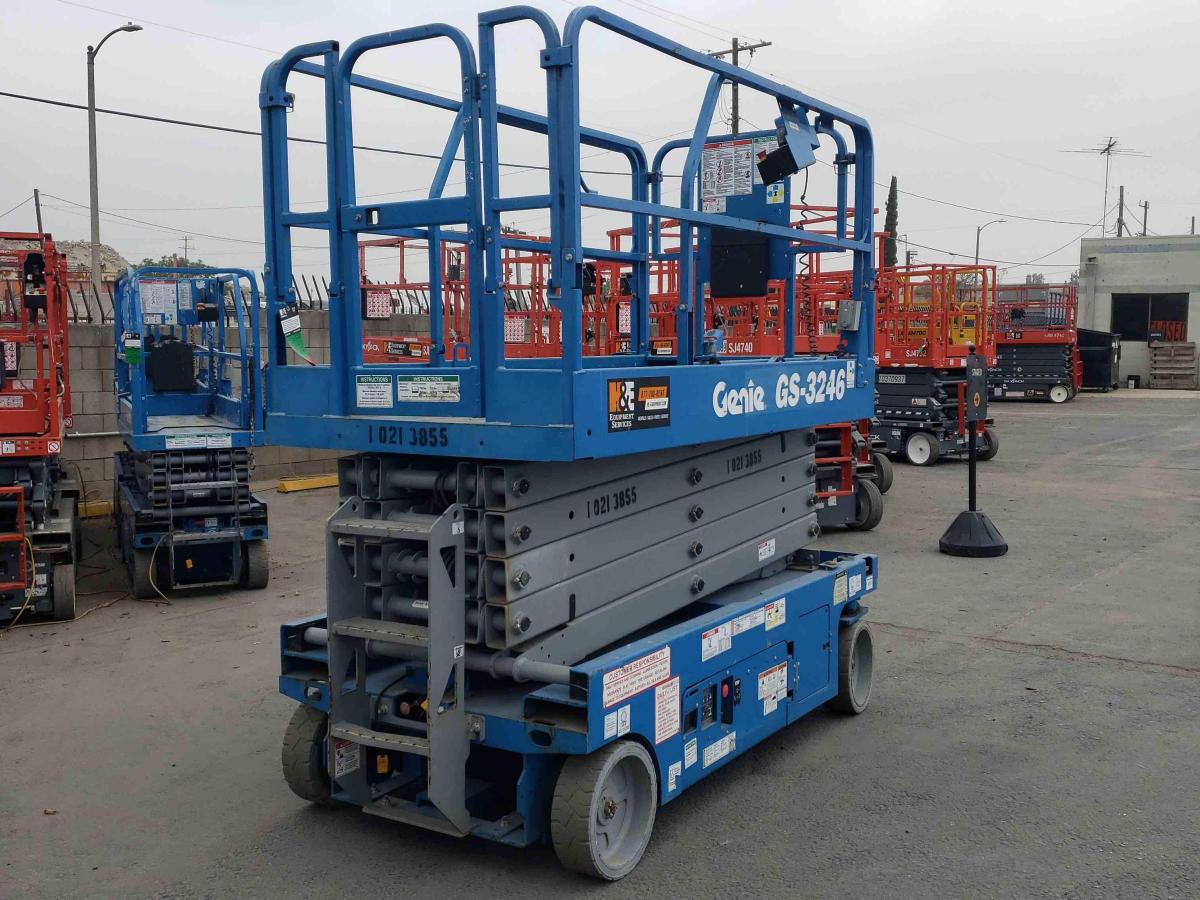 2017 Genie GS-3246