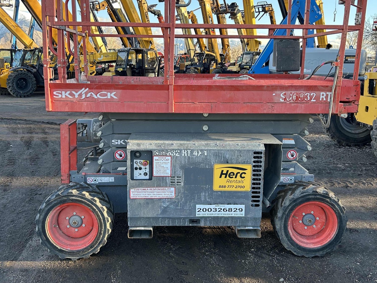 2018 Skyjack SJ-6832RT-3