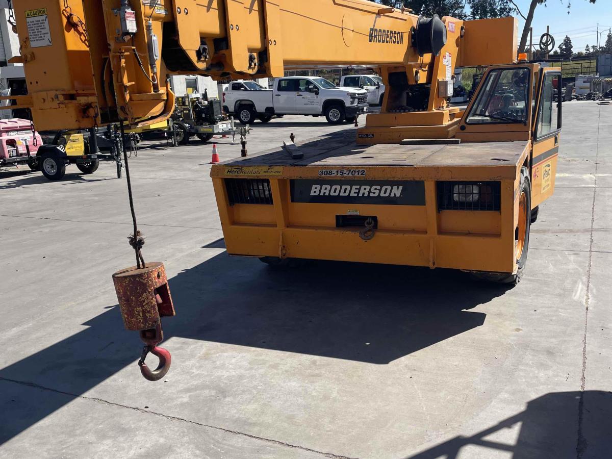 2005 Broderson IC803G-5