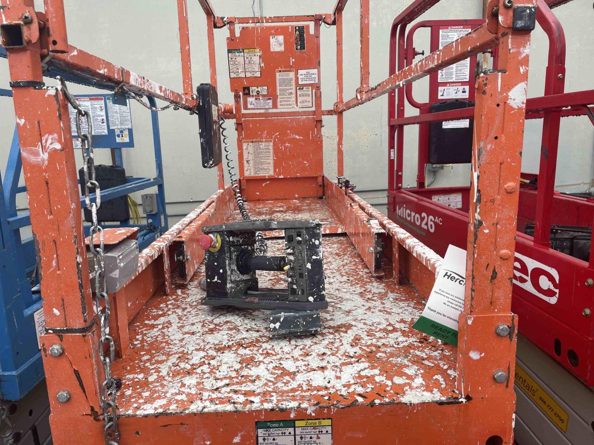 2017 JLG 2632ES