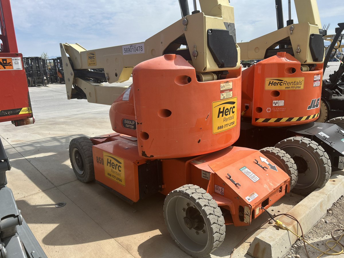 2016 JLG E400AJP-3