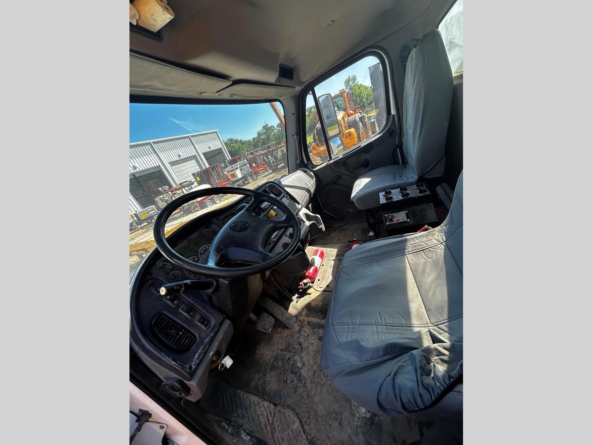 2018 Freightliner M2106-6