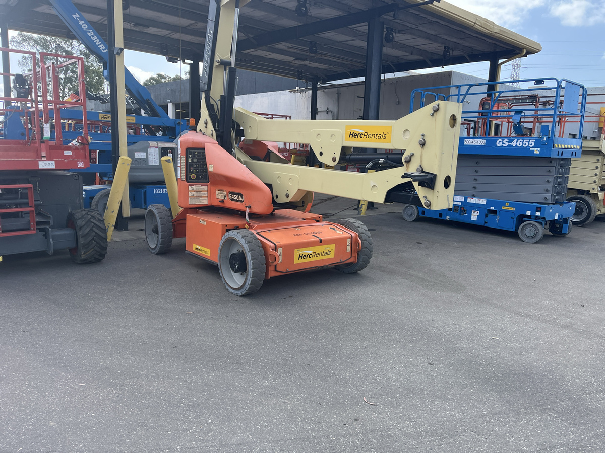 2018 JLG E450AJ-2