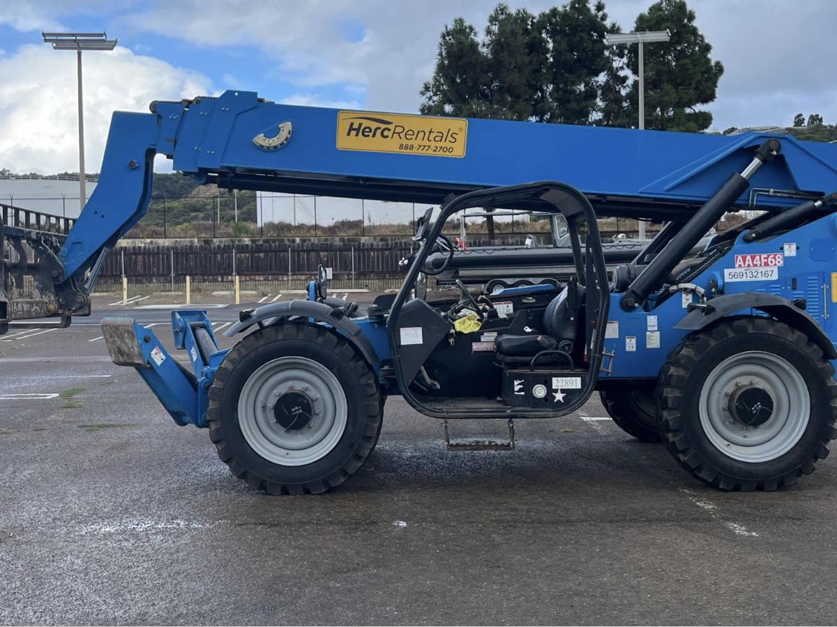 2017 Genie GTH-1056