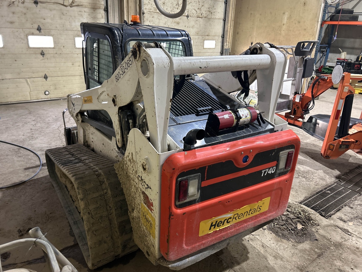 2021 Bobcat T740-4