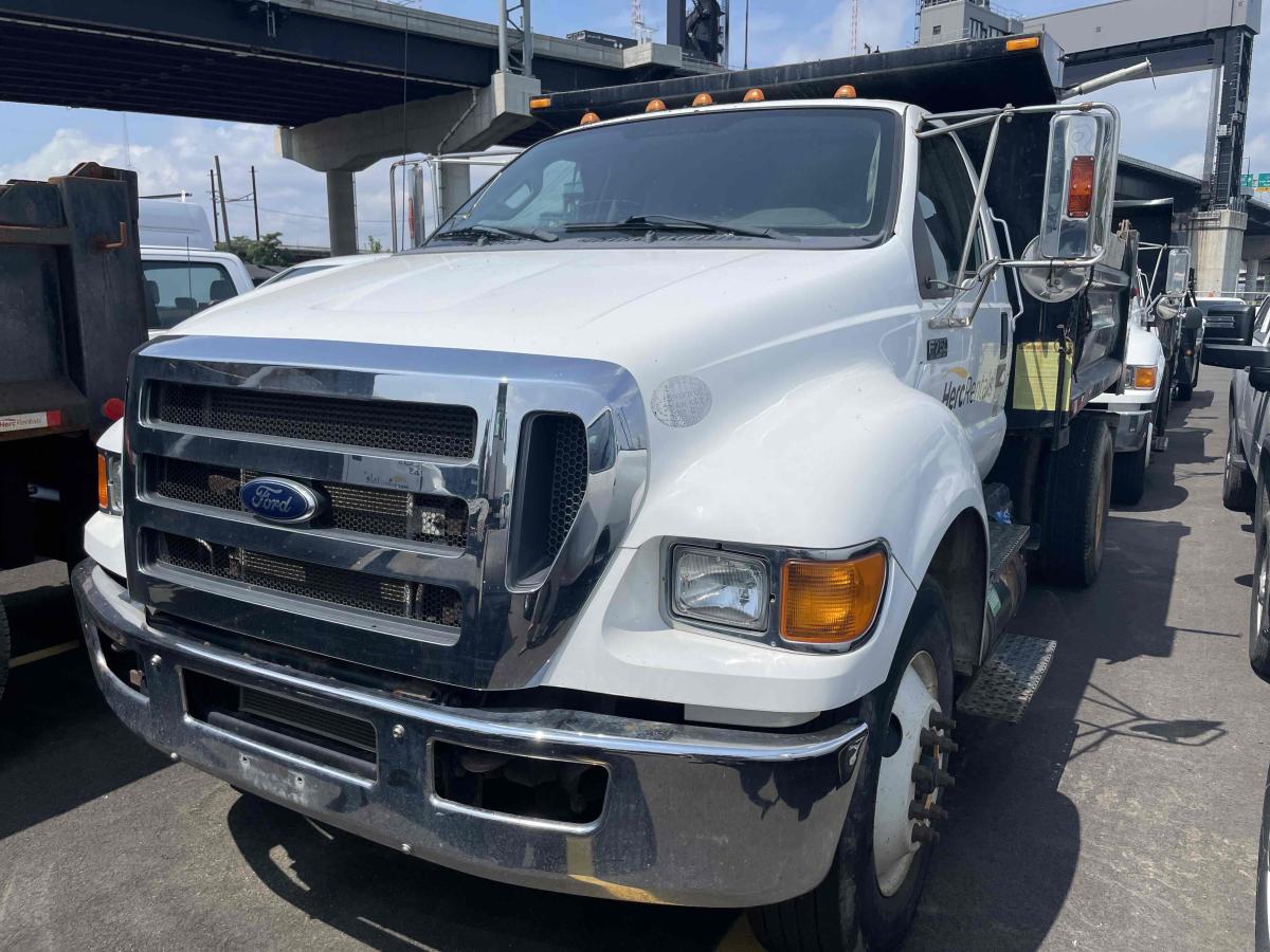 2015 Ford F750-2