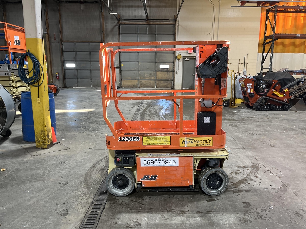 2017 JLG 1230ES