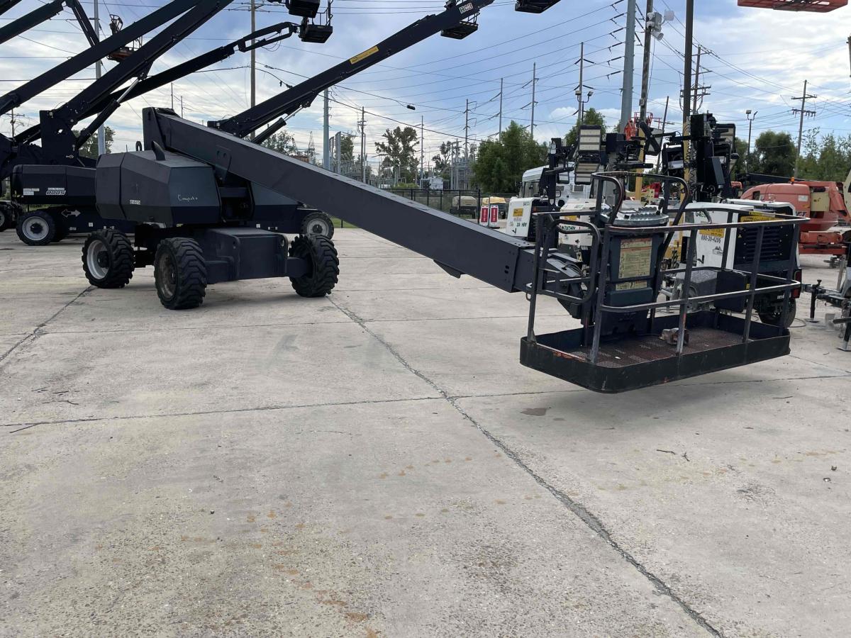 2012 JLG 800S