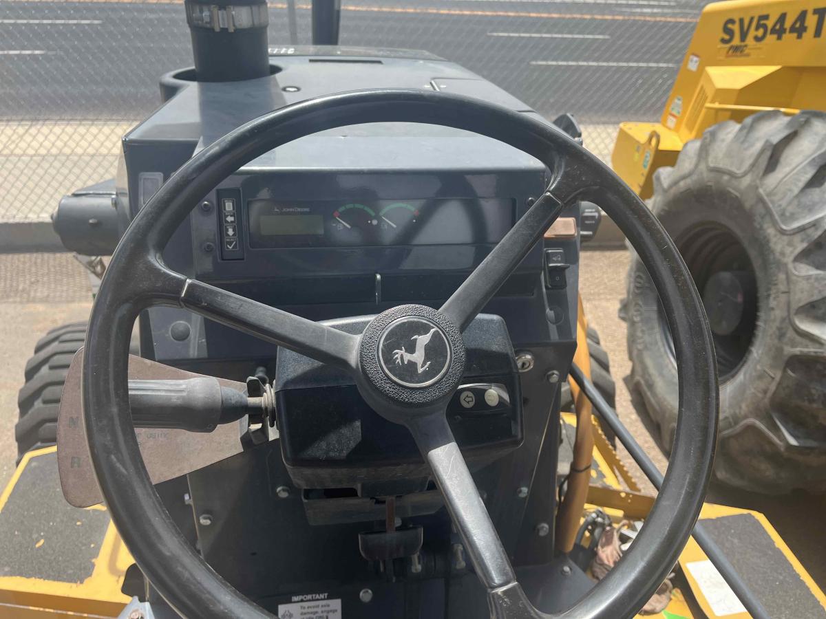 2015 John Deere 210L