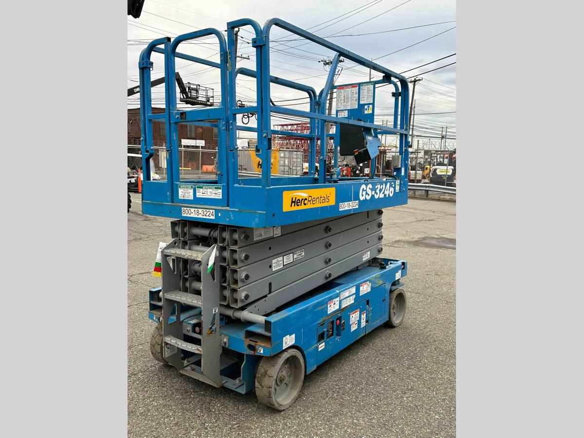 2017 Genie GS-3246