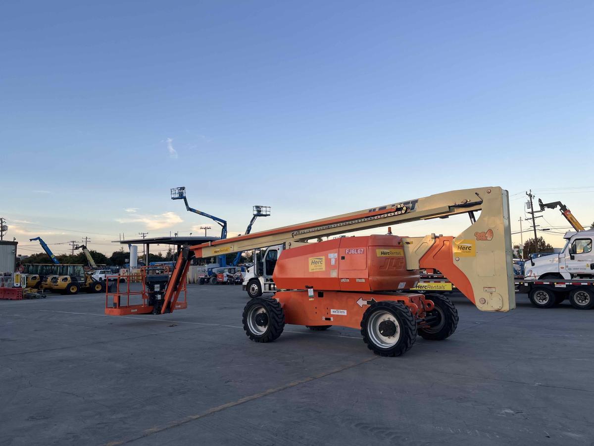 2018 JLG 800AJ
