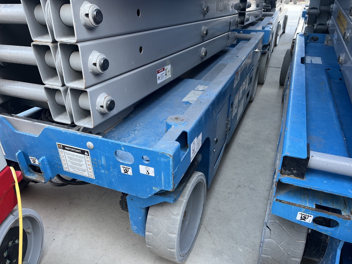 2017 Genie GS-3246-4