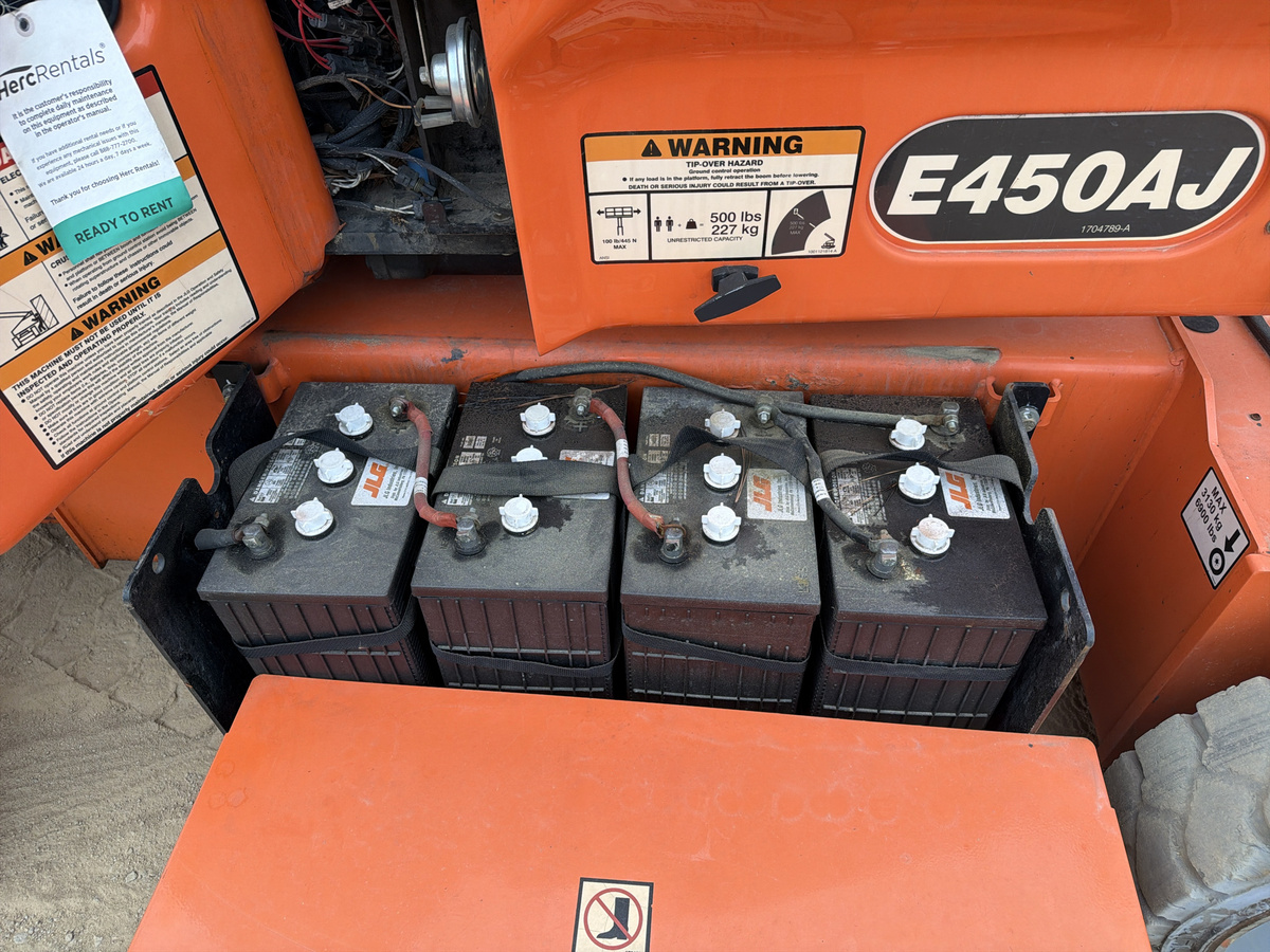 2015 JLG E450AJ-10