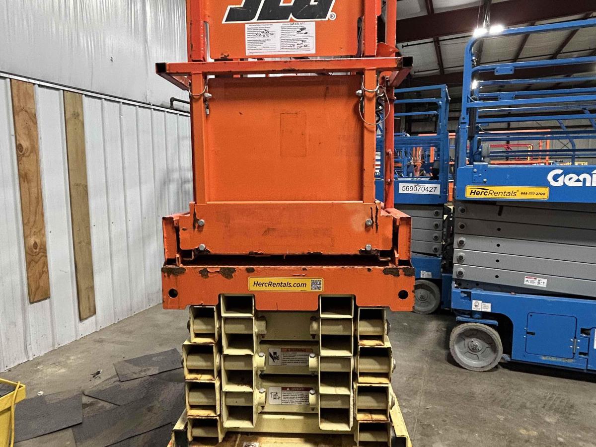 2017 JLG 2632ES