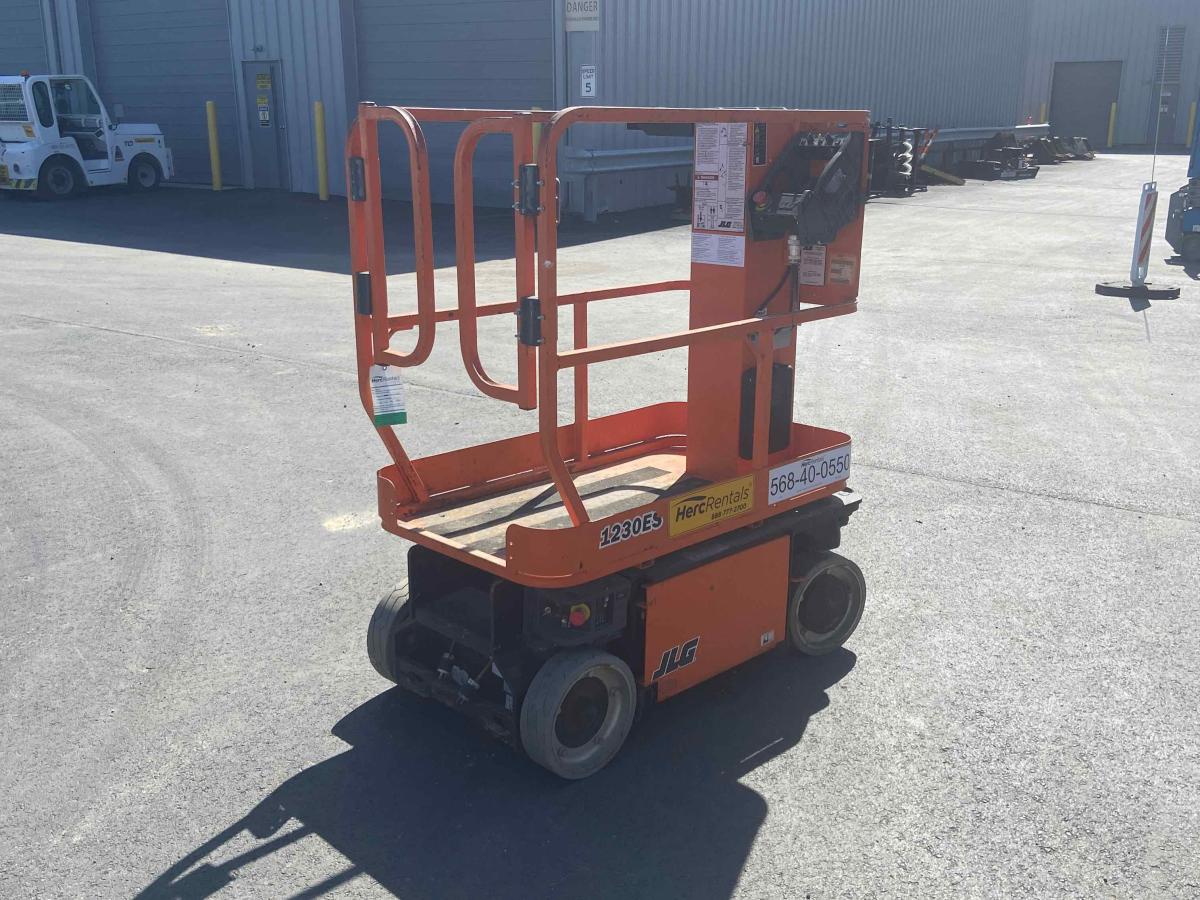 2011 JLG 1230ES