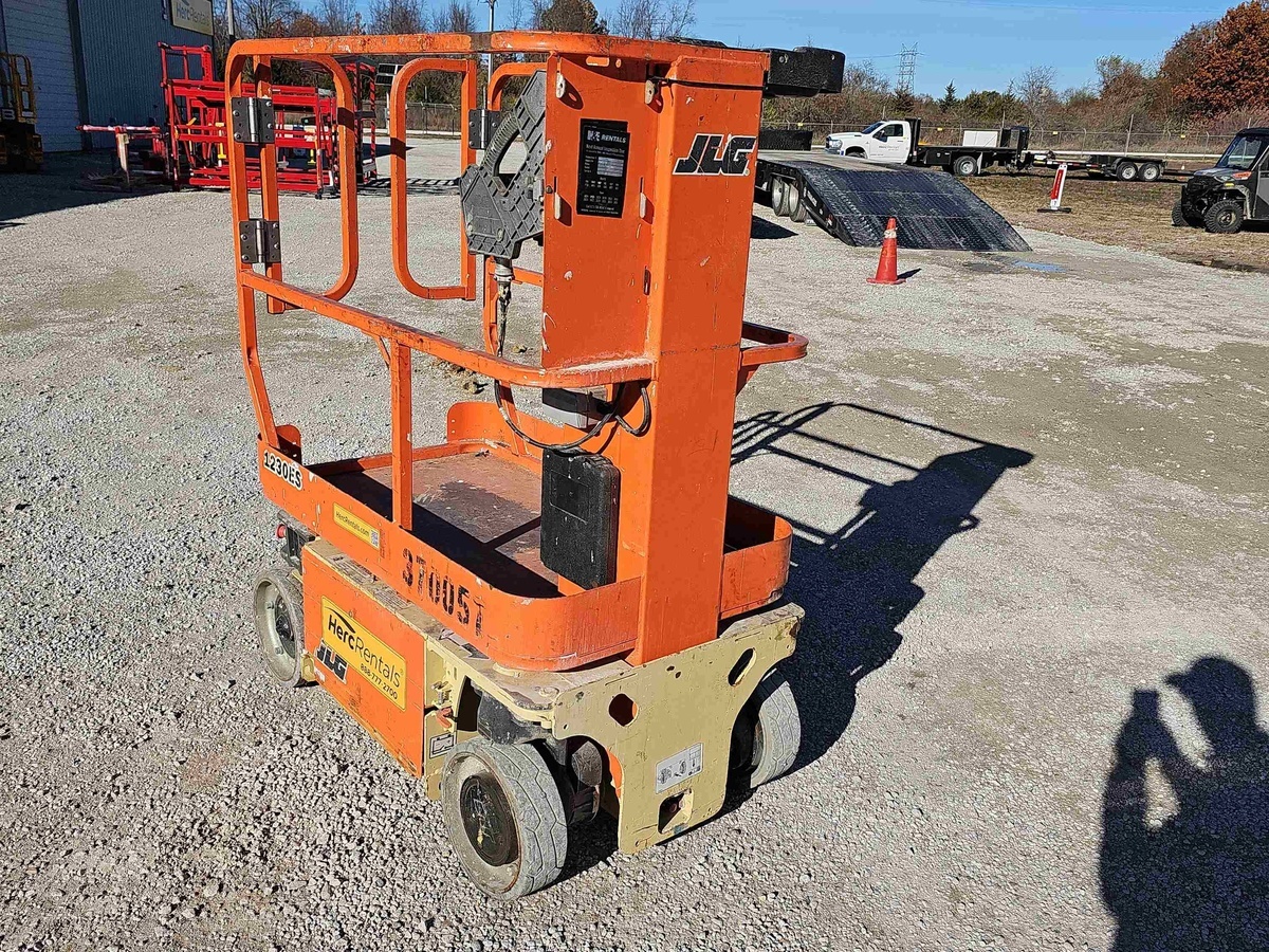 2017 JLG 1230ES-5