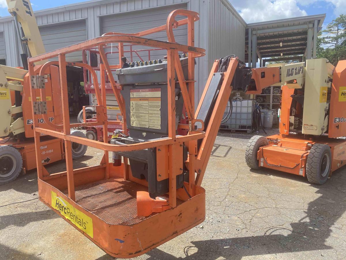 2015 JLG E300AJP