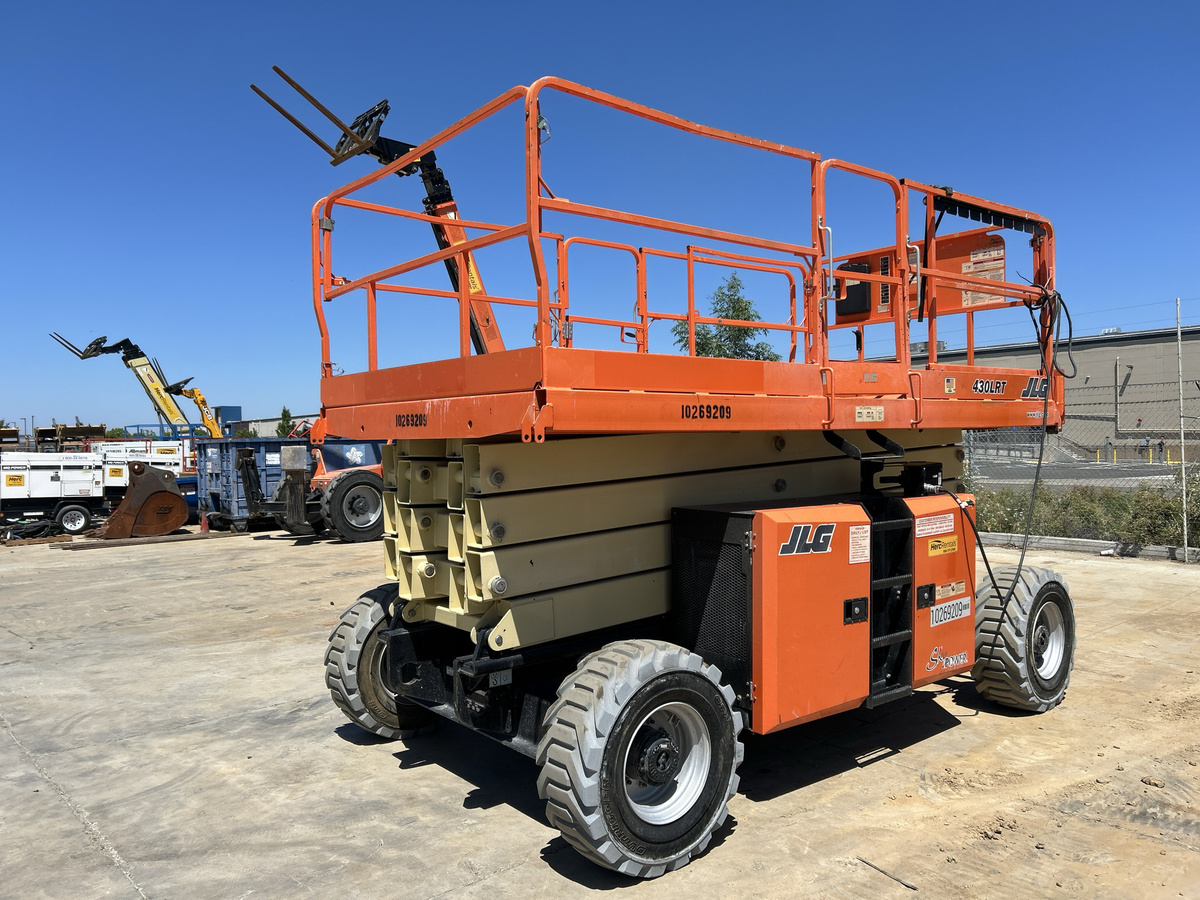 2019 JLG 430LRT