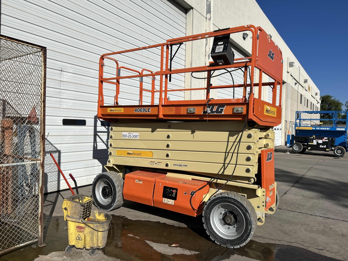 2019 JLG 4069LE